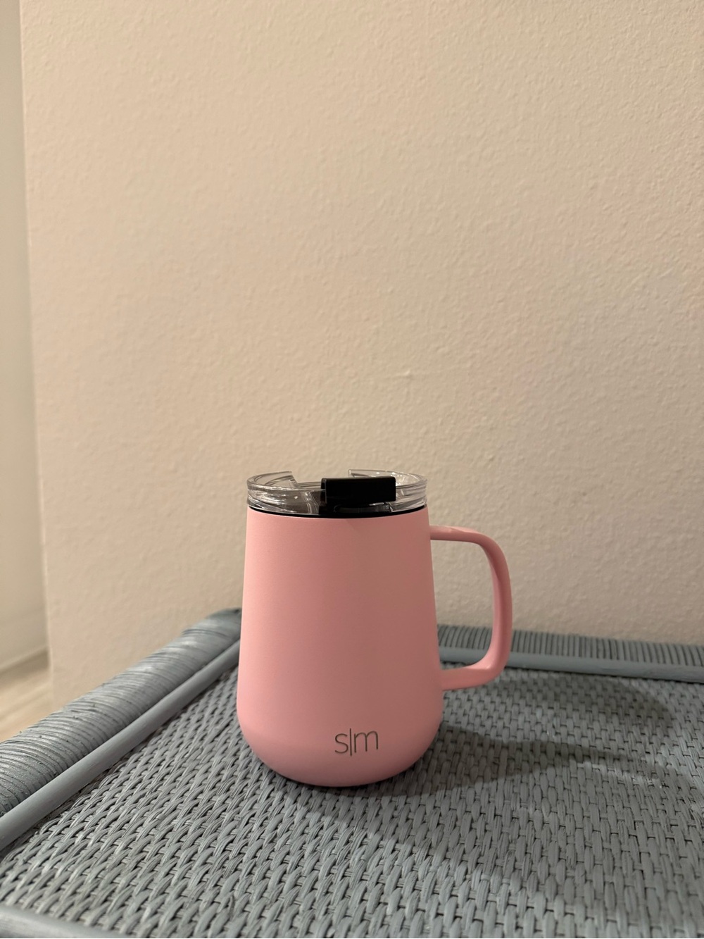 SLM Pink Insulated Travel Mug with Handle and Clear Lid - Picture 5 of 5
